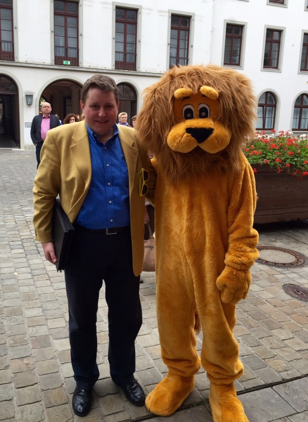 Tag der offenen Tür 2015 im Hessischen Landtag -meet and greet mit dem Hessischen Wappentier